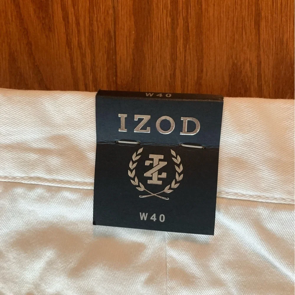 Izod White Shorts Size 40 New With Tags  belt loops